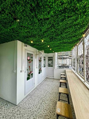 Living area - Comfy Crib Hostel 2  (Bangkok)