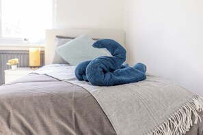 3 chambres, fer et planche à repasser, Wi-Fi, draps fournis