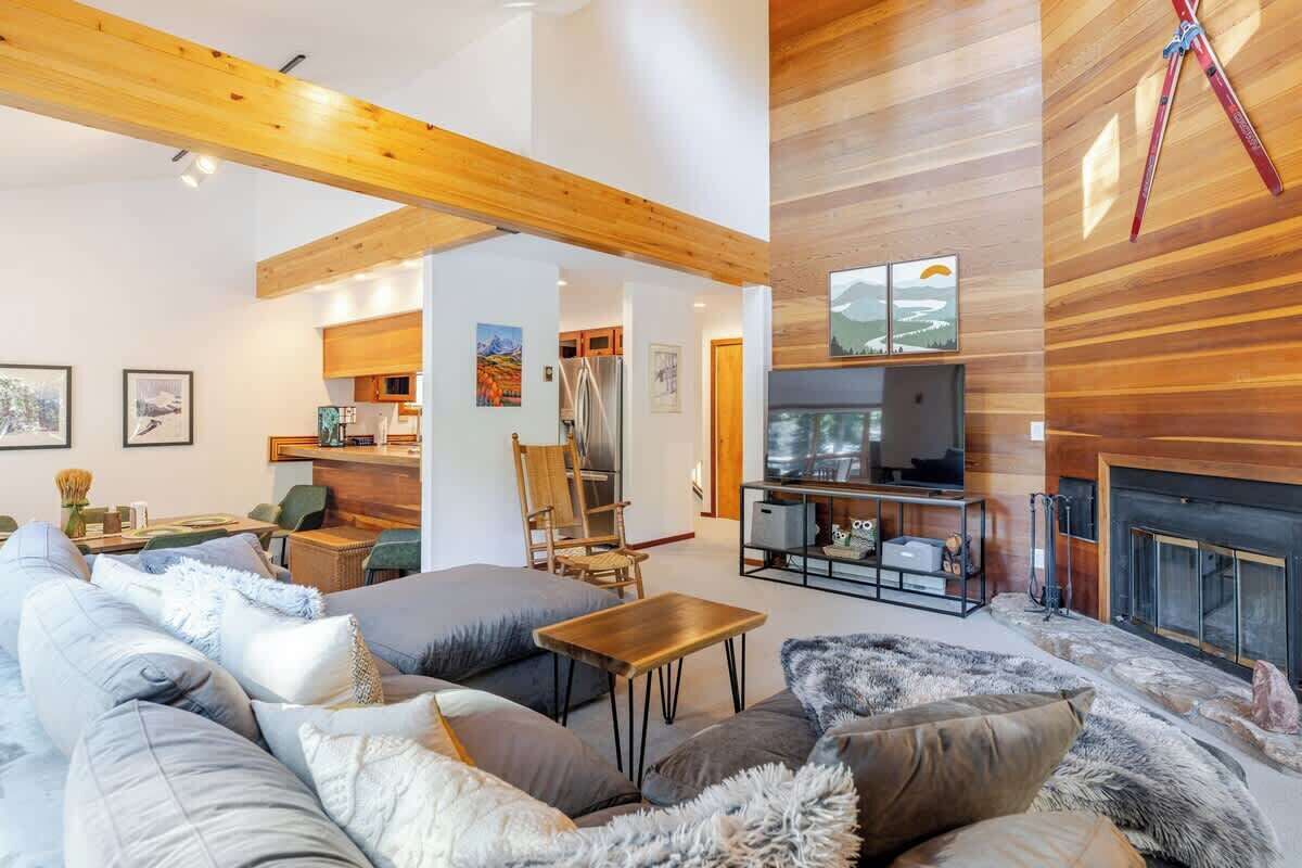 TV, fireplace, offices