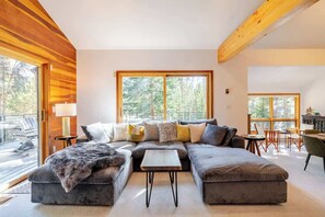 Fernseher, Kamin, Arbeitsbereiche