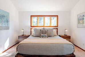 3 habitaciones, tabla de planchar con plancha, wifi y ropa de cama 