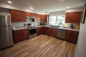 Fridge, microwave, oven, stovetop - Family friendly farmhouse near Cascade with AC- Enjoy a peaceful retreat! (Cascade)