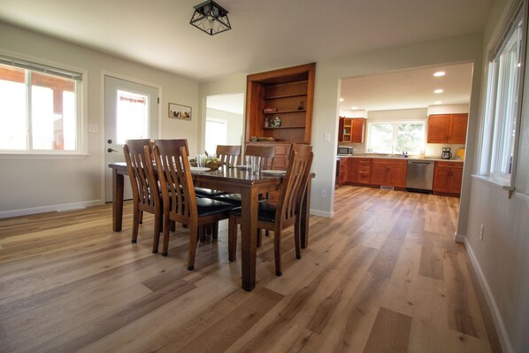 Dining - Family friendly farmhouse near Cascade with AC- Enjoy a peaceful retreat! (Cascade)