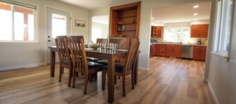 Family friendly farmhouse near Cascade with AC- Enjoy a peaceful retreat! 