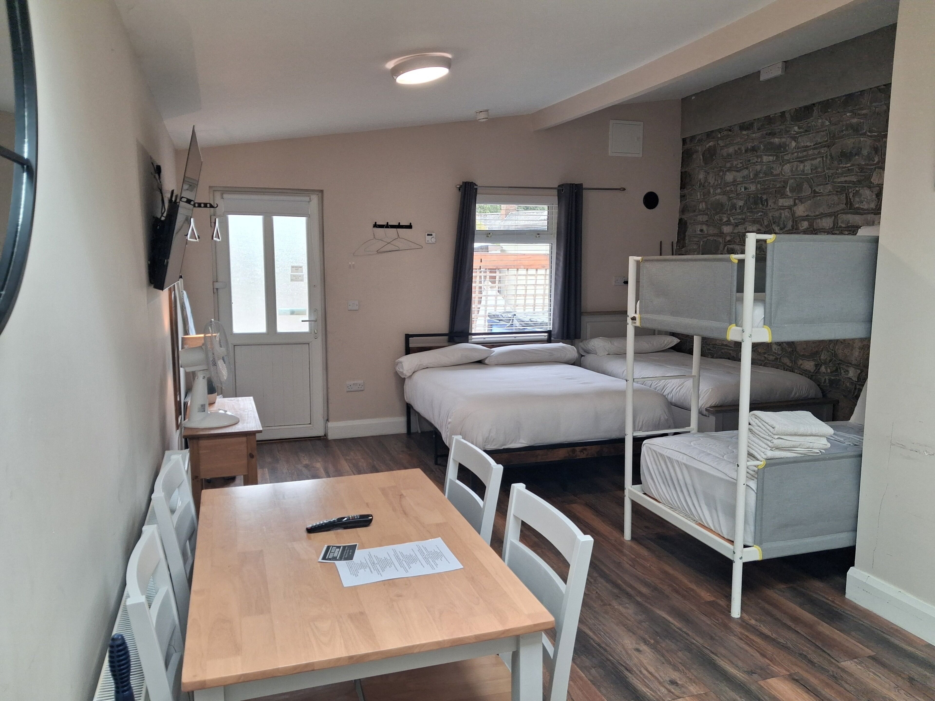 Comfort Studio, Balcony, Courtyard View | Premium bedding, individually decorated, individually furnished, desk