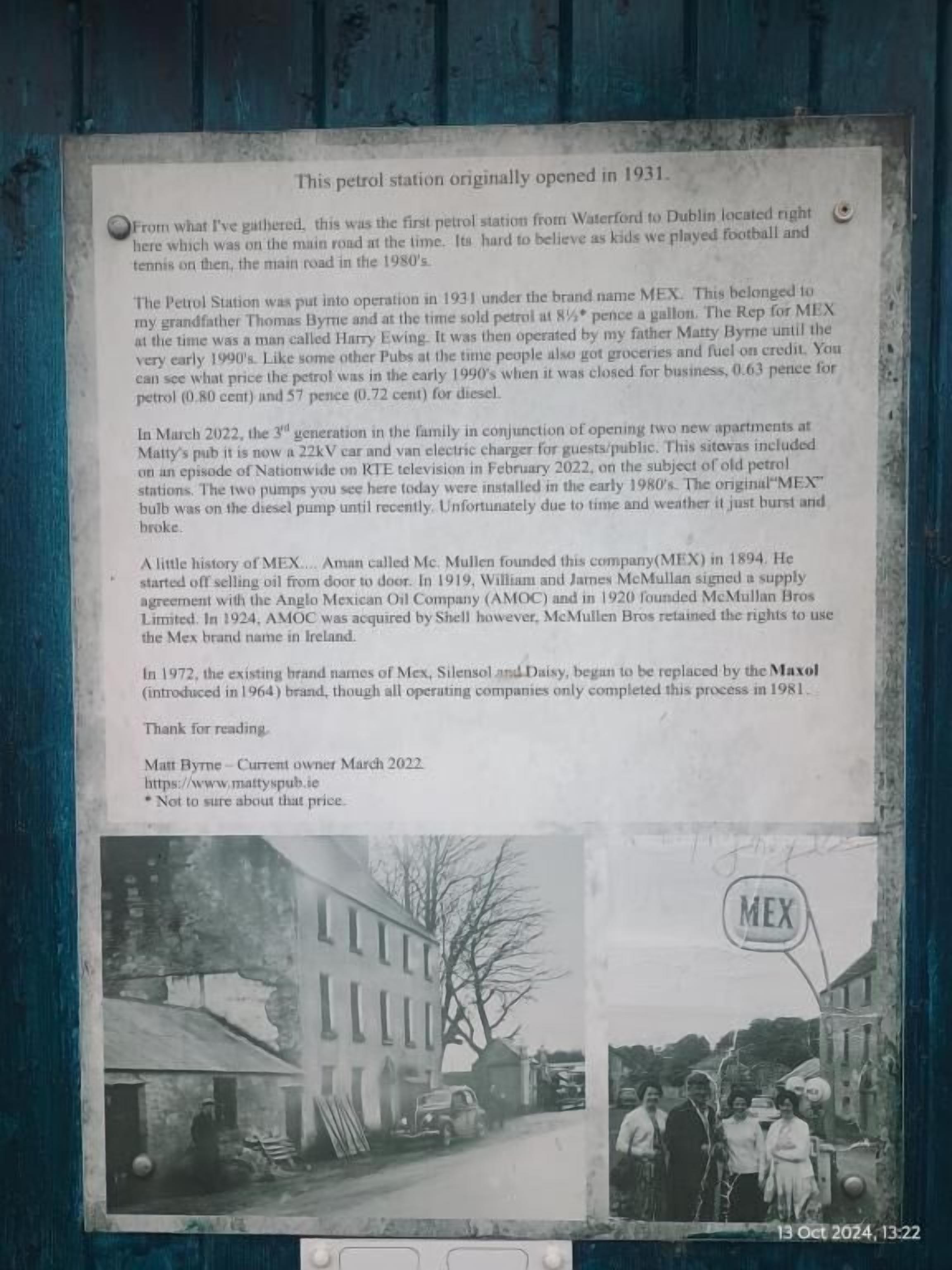 Documento histórico que detalha a história de uma estação de serviço aberta em 1931, incluindo sua operação sob a marca MEX e sua transformação em ponto de carregamento elétrico para carros e vans, com 22kV.