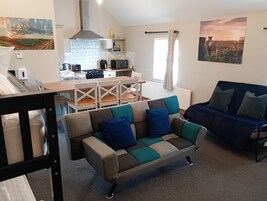 舒适公寓, 庭院景观 | 高档床上用品、特色装修、特色家居、办公桌