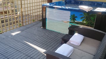 Appartamento Romantico, balcone, vista cortile | Vasca idromassaggio privata