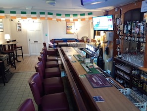 Reception - Mattys Pub & Apartments (Muine Bheag)