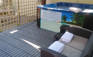 浪漫四人房, 阳台, 庭院景观 | 高档床上用品、特色装修、特色家居、办公桌