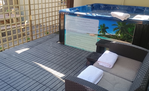 Mattys Pub & Apartments