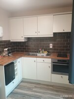 Comfort Apartment, Patio | Private kitchen | Mini-fridge, microwave, oven, stovetop