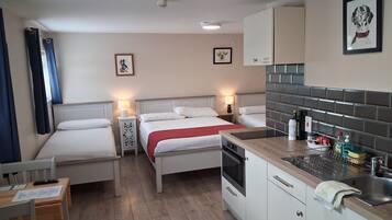 Comfort Quadruple Room | Premium bedding, individually decorated, individually furnished, desk