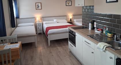 Mattys Pub & Apartments