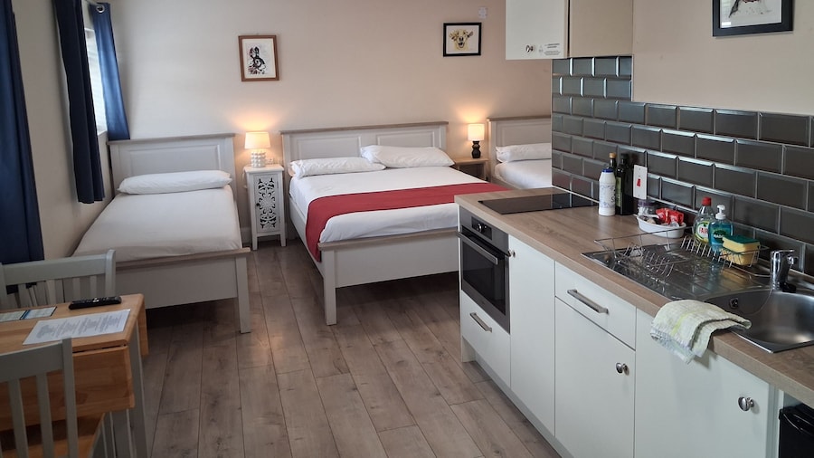 Mattys Pub & Apartments