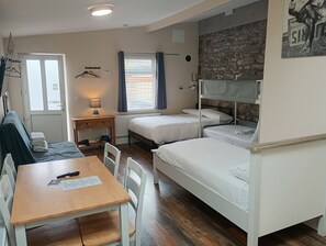 Studio – comfort, balkong, bakgårdsutsikt | Sengetøy av topp kvalitet, individuelt dekorert og individuelt innredet