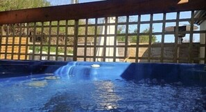 Comfort Studio, Balcony, Courtyard View | Private spa tub - Mattys Pub & Apartments (Muine Bheag)