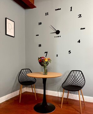 Dining - Stunning loft in brilliant Downtown Detroit ! Free Parking (Detroit)