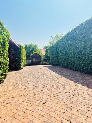 Property grounds - Botanical Haven, a unique living experience where nature meets modern luxury! (Johannesburg)