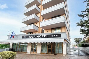 A hotel with a sign reading "Eur Hotel" and balconies. - EURHOTEL (Florence)