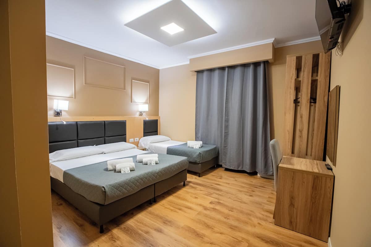 Standard Triple Room | Desk, free WiFi