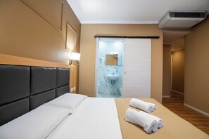 Habitación estándar con 1 cama matrimonial o 2 individuales | Escritorio y wifi gratis 
