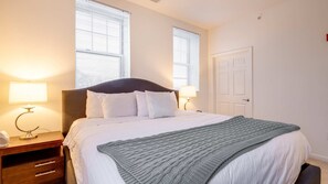 2 sovrum, skrivbord, strykjärn/strykbräda och wi-fi