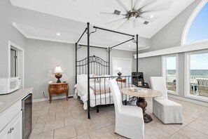 6 bedrooms, iron/ironing board, WiFi, bed sheets