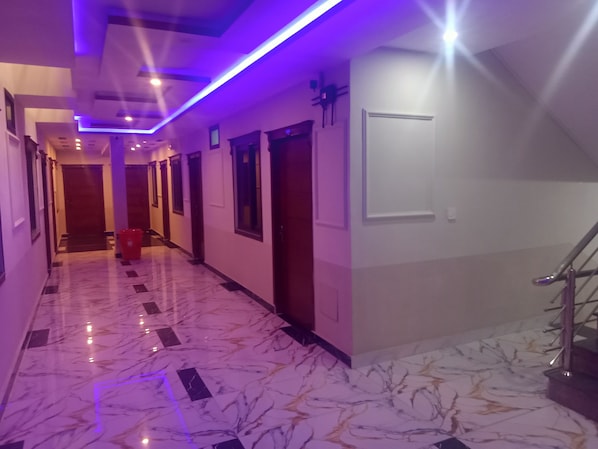 Lobby - Four Season Guest House (Islamabad)