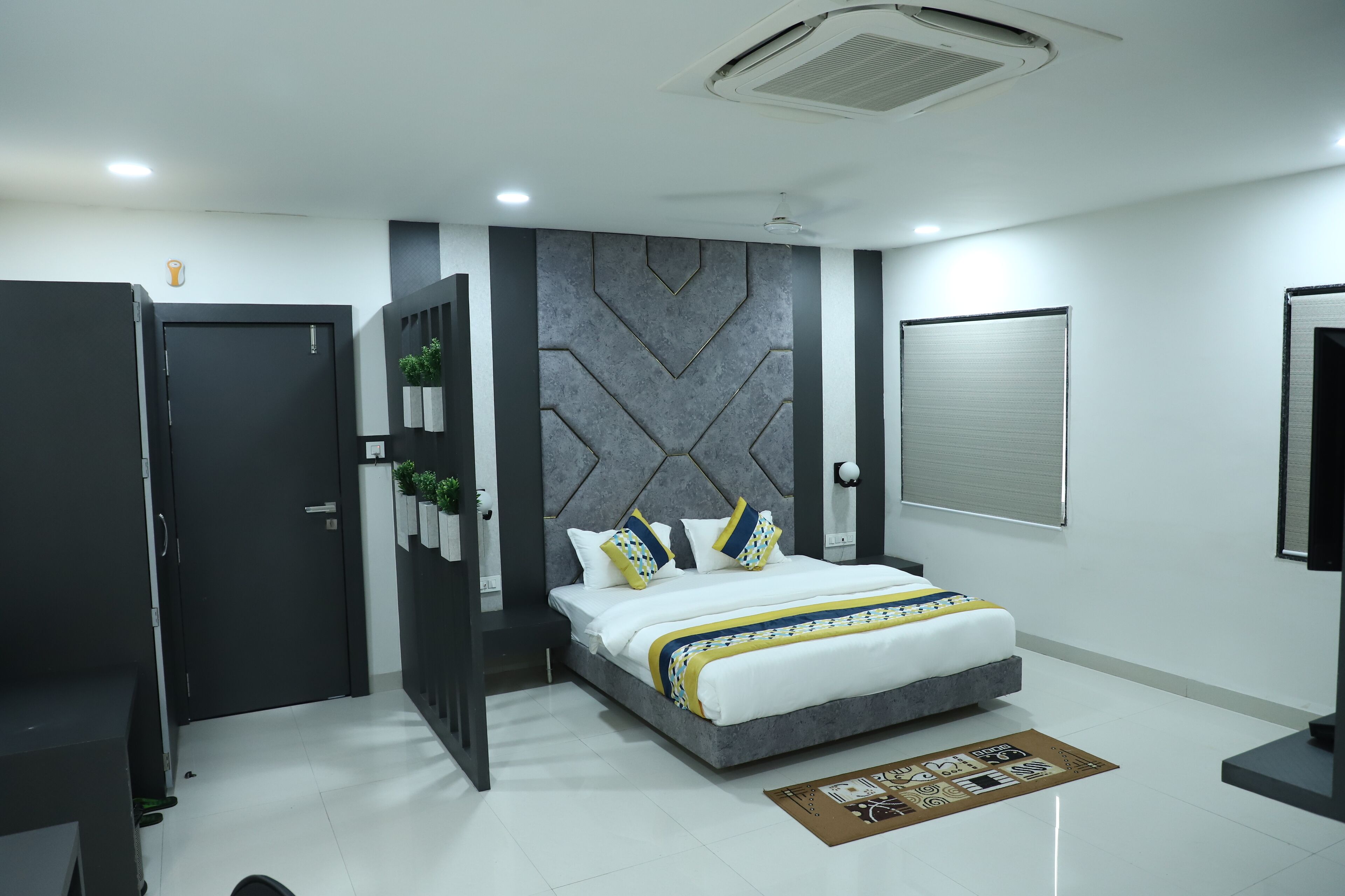 Habitación de lujo | Tabla de planchar con plancha 