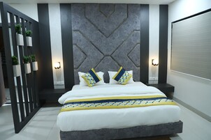 Luxury Room | Iron/ironing board