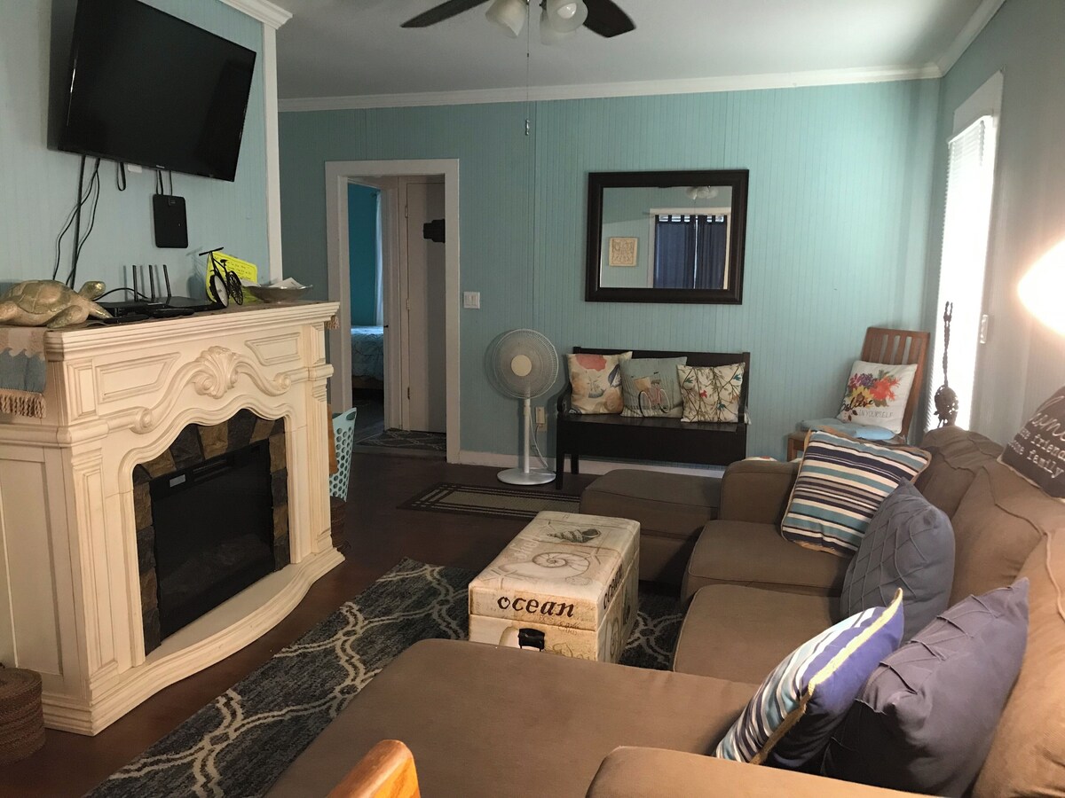 Photo 3 of Historic home 2-bedroom upstairs pet friendly apartment w/ pool in St. Aug