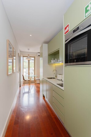 House | 1 bedroom, Internet - Liiiving in Porto - Trindade Deluxe Studio 2T (Porto)