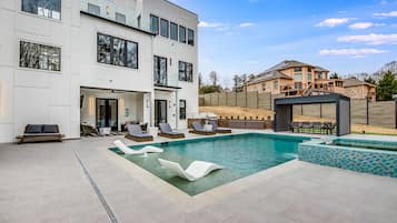House, Smoking | 5 bedrooms, Internet