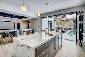 House, Smoking | 5 bedrooms, Internet