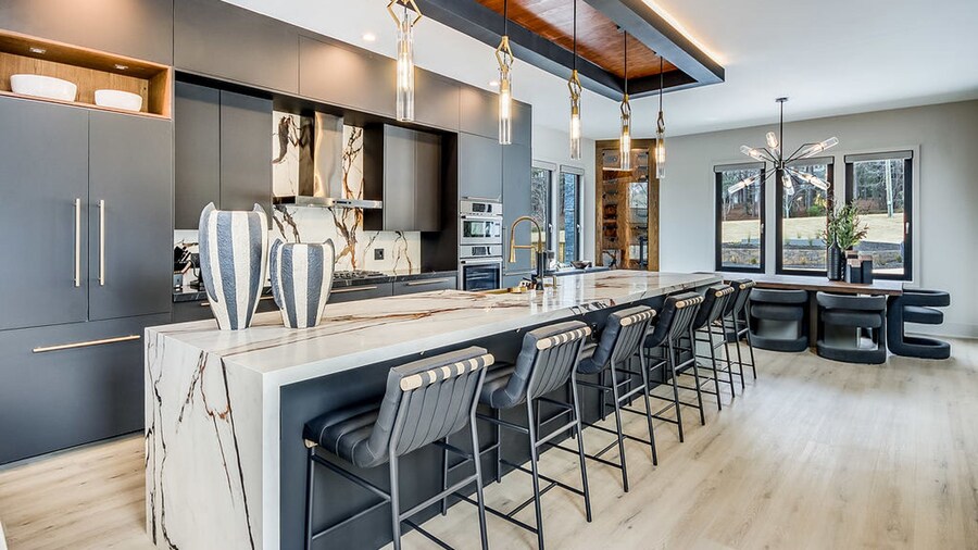 Serenity Estates 5BR Modern Retreat w Exclusive Amenities Near Airport