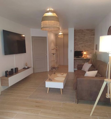 Living area. Blagnac getaway, T2, spa, garden, parking, tramway