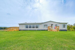 House (3 Bedrooms) | Interior - 3 Mi to Green River Lake: Quiet Farmhouse w/ Yard (Campbellsville)