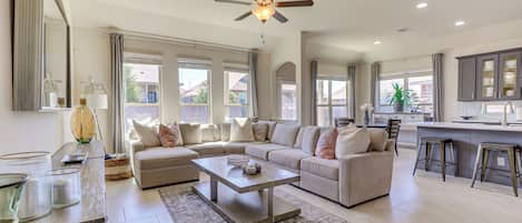 House (4 Bedrooms) | Interior