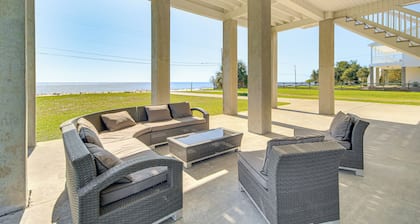Walk to Beach: Oceanfront Home w/ Outdoor Kitchen