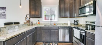 Mountain-view Anaconda Home w/ Gas Grill!