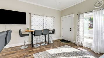 Cottage (2 Bedrooms) | Interior