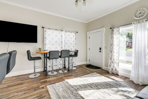 Cottage (2 Bedrooms) | Interior