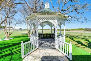 House (5 Bedrooms) | Interior - Expansive Bertram Retreat w/ Pool, on 28 Acres! (Bertram)