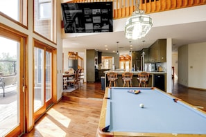 المنشأة من الداخل