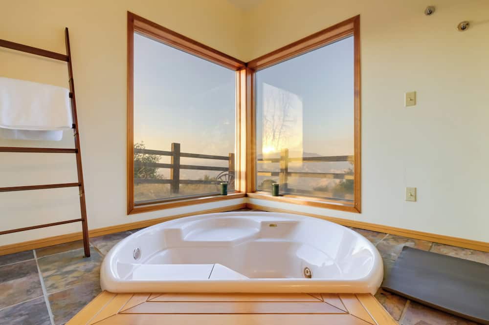 Simple Life Ranch w/ Hot Tub & Sauna in Keene! - Sand Canyon, CA