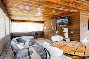 House (4 Bedrooms) | Interior - Simple Life Ranch w/ Hot Tub & Sauna in Keene! (Caliente)