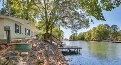 Lakefront Escape w/ Boat Docks in Hot Springs!