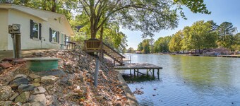 Lakefront Escape w/ Boat Docks in Hot Springs!