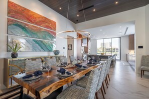 House (5 Bedrooms) | Interior